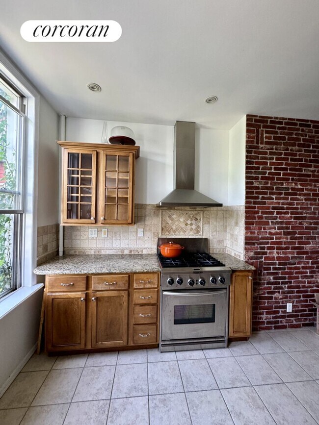 Foto del edificio - 75 Engert Ave