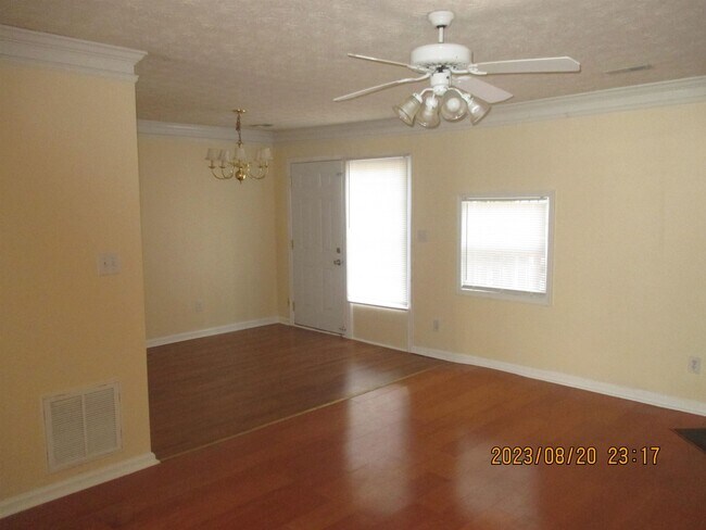 Building Photo - 2116 Charter Ln