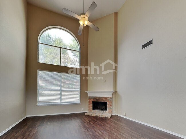 Foto del edificio - 132 Julian Dr