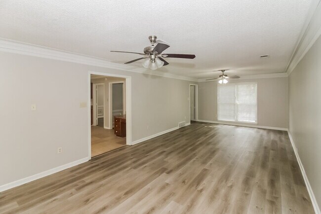 Foto del edificio - 269 Locust Grove Dr