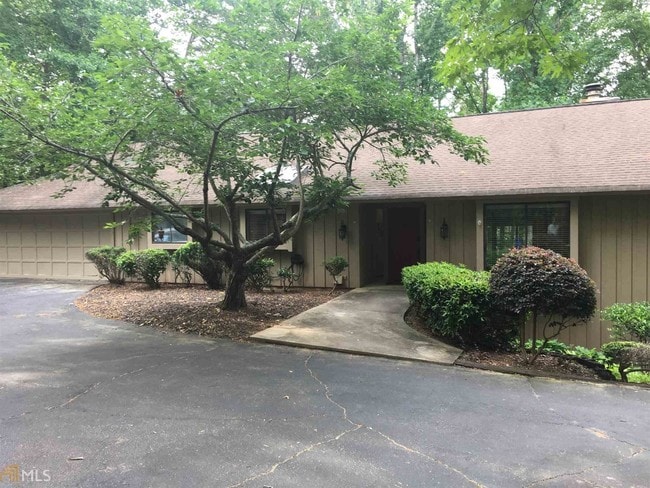 Building Photo - 3376 Fairway Dr