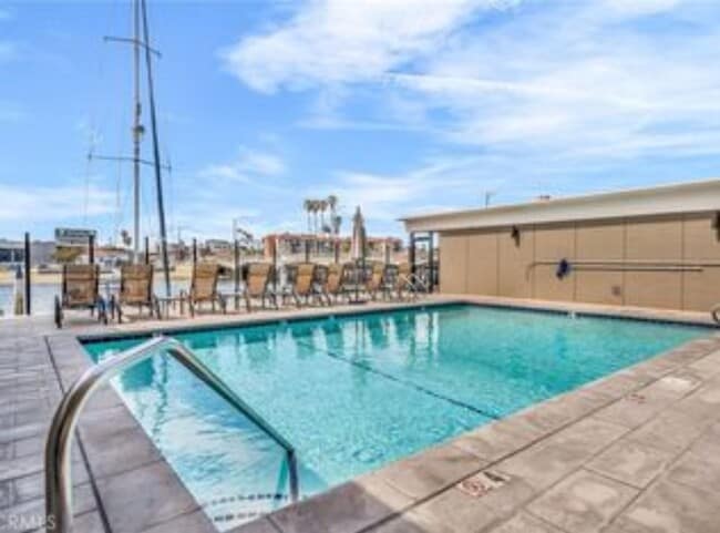 Building Photo - Spacious 2 Bedroom 2 Baths Condo with Water Views, Pool, and Parking!
