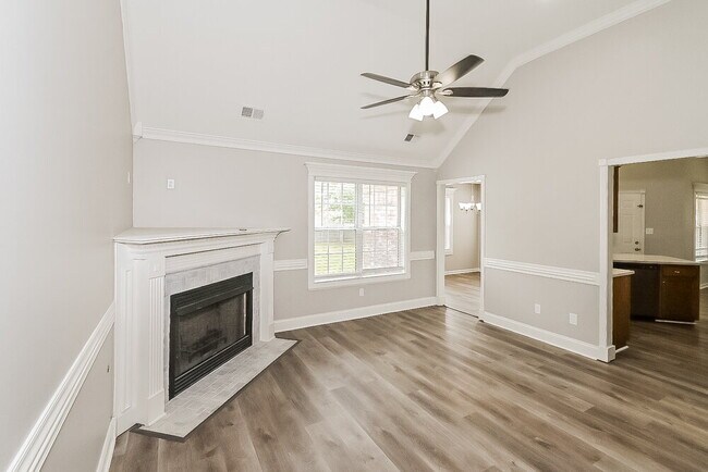 Building Photo - 2704 Greencliff Dr