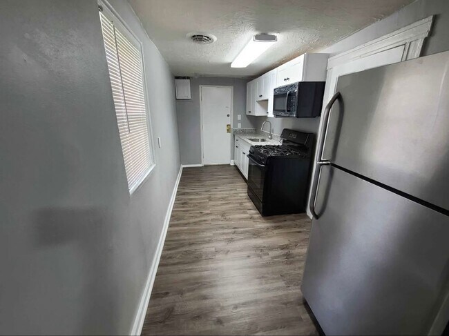 Foto del edificio - 1900 Deering Ave