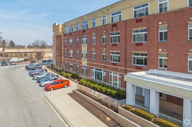 Building Photo - Weinberg Manor South
