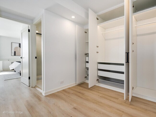 Foto del edificio - 1455 N Sandburg Terrace