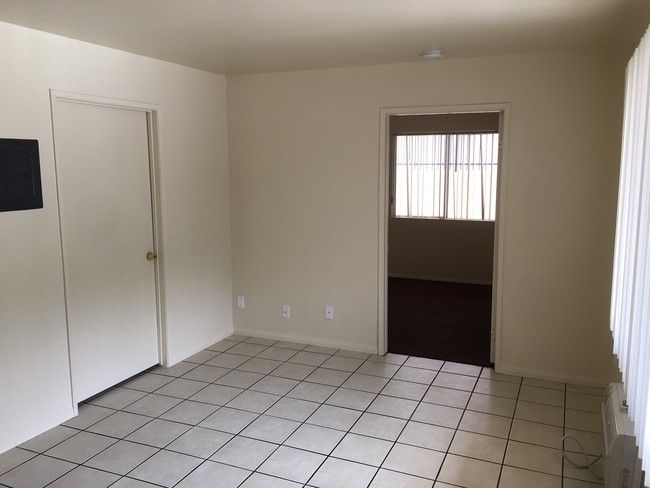 Building Photo - 13750 Vanowen St