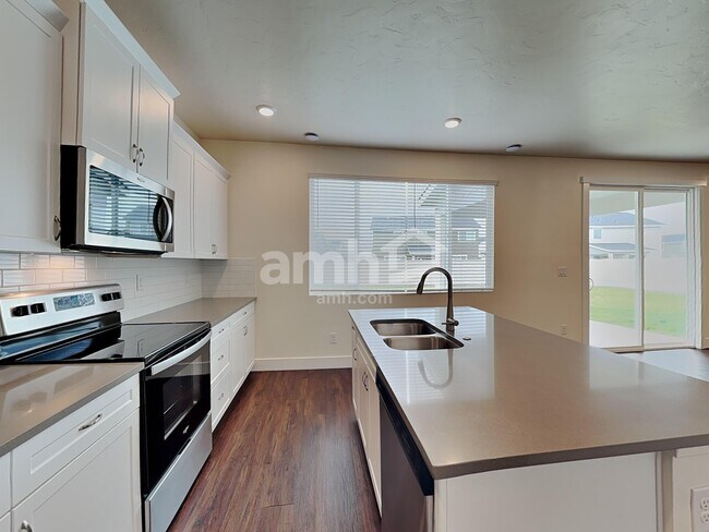 Foto del edificio - 1349 Marysville Ave