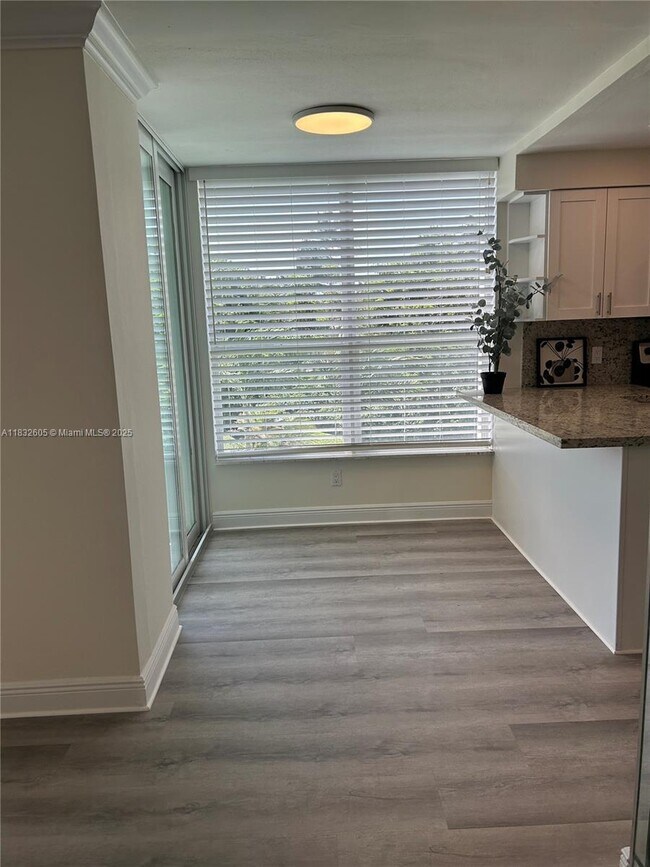 Building Photo - 609 Ocean Dr