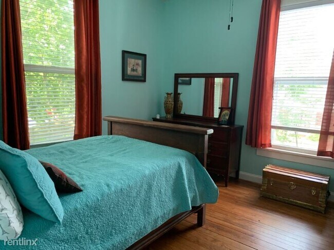 Building Photo - 3 br, 2.5 bath Townhome - 418 Johnson St