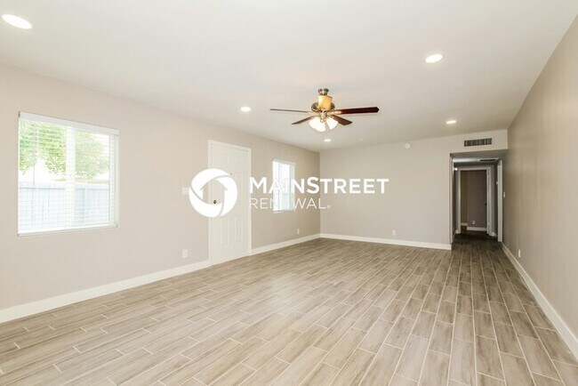 Building Photo - 5 Bedroom Pet-Friendly Home in Glendale, A...