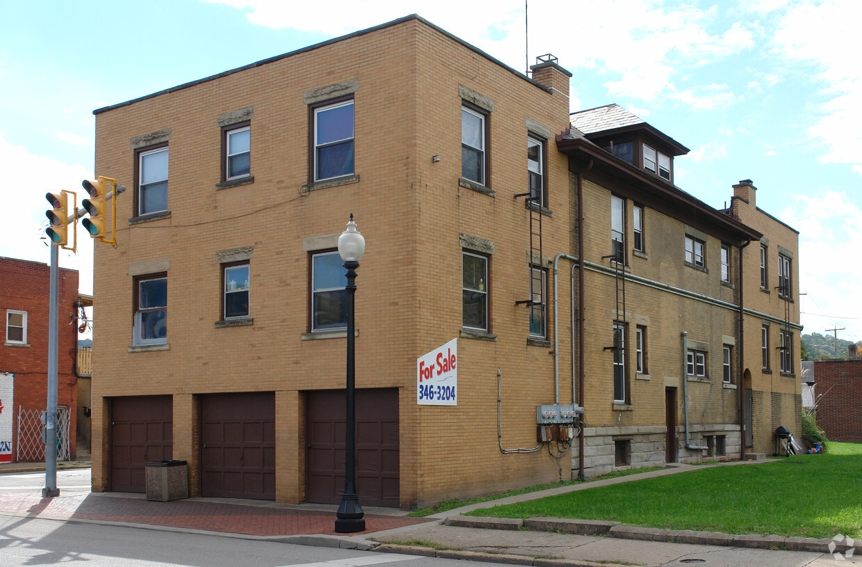 Primary Photo - 231-233 Bradford St