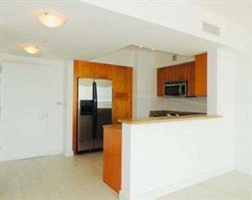 Foto del edificio - 1755 E Hallandale Beach Blvd