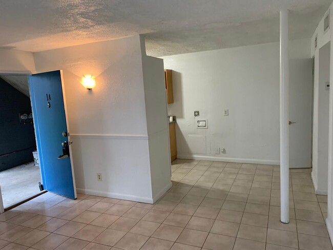 Building Photo - 7026 Ponce De Leon Ave