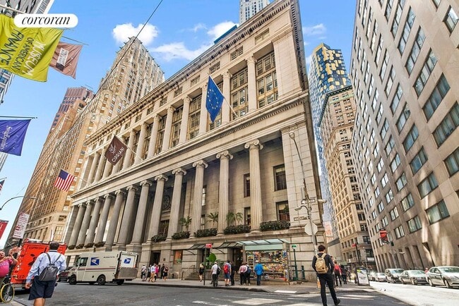 Building Photo - 55 Wall St