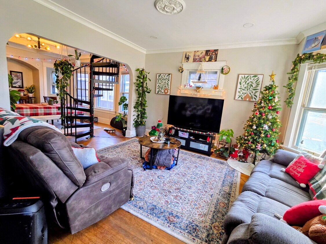 Foto principal - 3022 N Frederick Ave