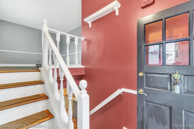 Building Photo - 978 Panorama Dr