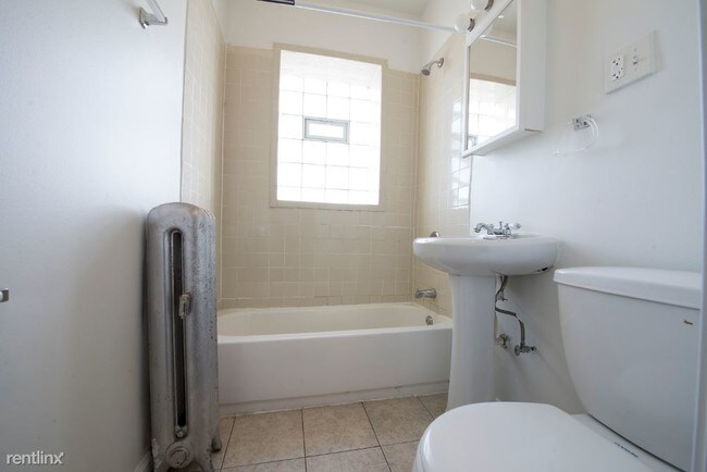 Foto del edificio - 1 br, 1 bath Apartment - 6829 S King Dr