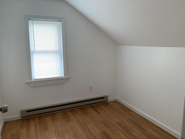 Building Photo - Available Immediately 1 Bedroom for 750