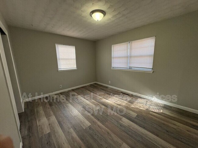 Foto del edificio - 1344 S Prince Ln