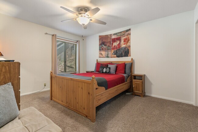 Foto del edificio - 26412 Lake Forest Dr