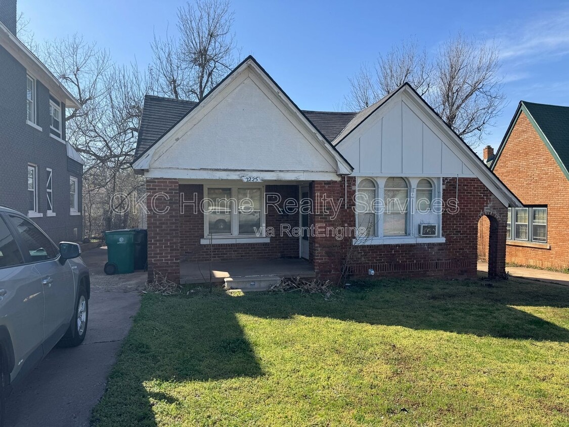 Photo - 2225 Glen Ellyn Street