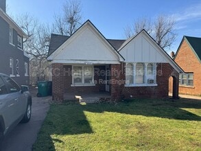 Building Photo - 2225 Glen Ellyn St