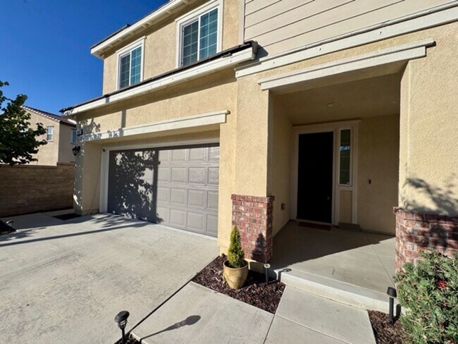 Foto del edificio - Spacious 3 Bedroom Home in Santa Rosa High...