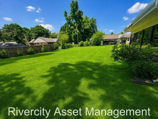 Building Photo - A Germantown Gem !!!!!!!! A Must See, Very Spacious and Newly Renovated!!!!