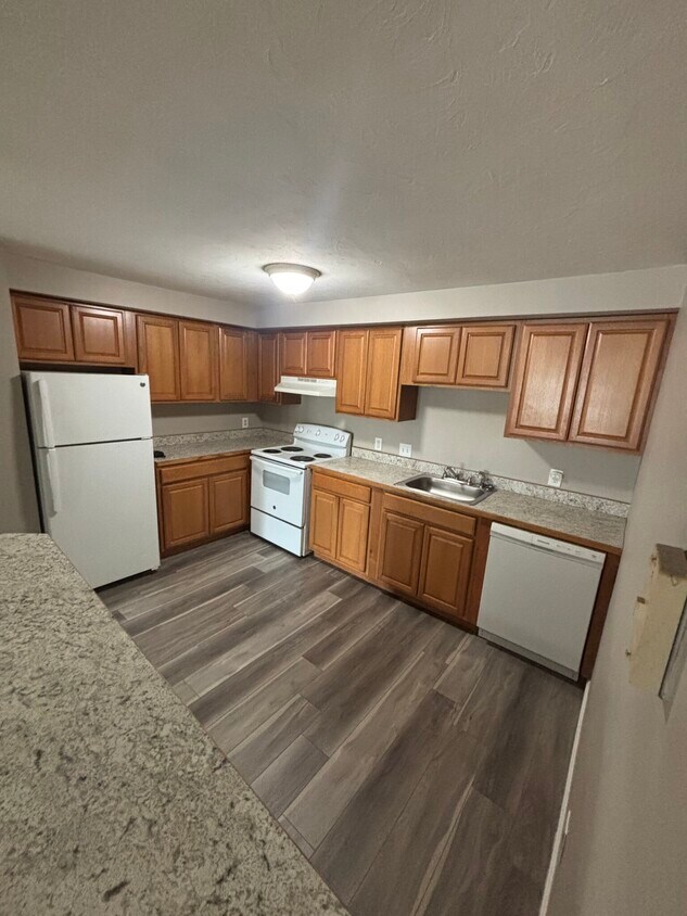 Primary Photo - 147 Perry Ave