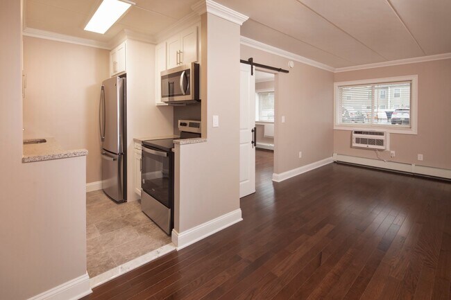 Interior Photo - Cadillac Manor