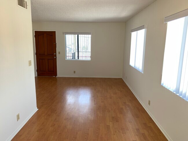 Building Photo - 1163 Justin Ave