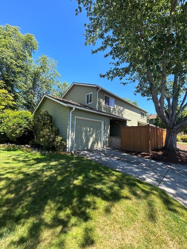 Primary Photo - Beautiful 2 Bedroom Home In The Churchill ...