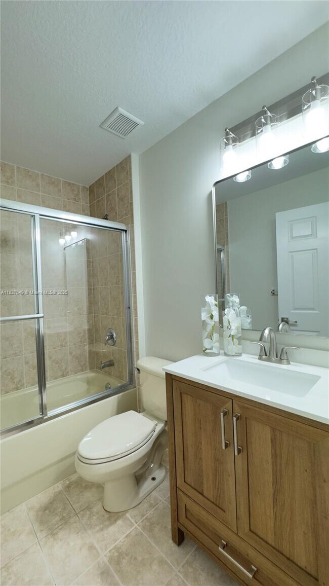 Foto del edificio - 985 SW 143rd Ave