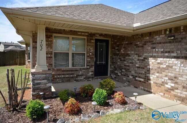 Building Photo - 702 Willow Shoals Dr SW
