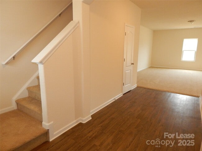 Foto del edificio - 6036 Loy Ct