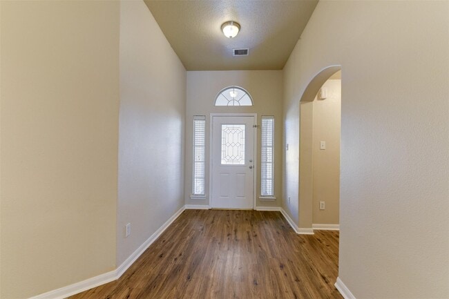Building Photo - 8323 Cove Timbers Ln