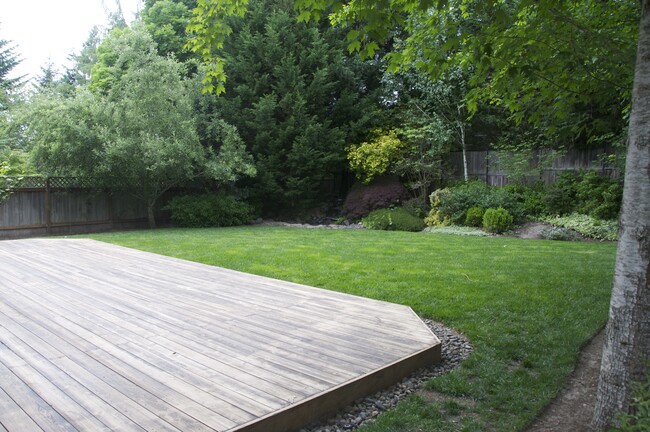 Deck and large backyard - 3921 NW Banff Dr