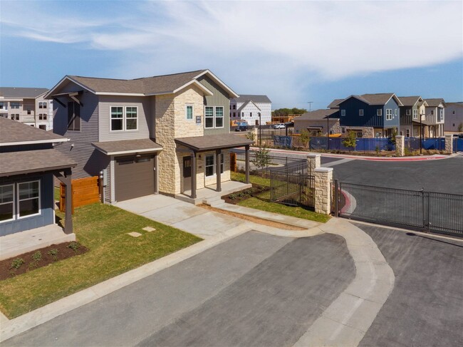 Building Photo - 15916 Medley Lane Apt #15916, Fort Worth, ...