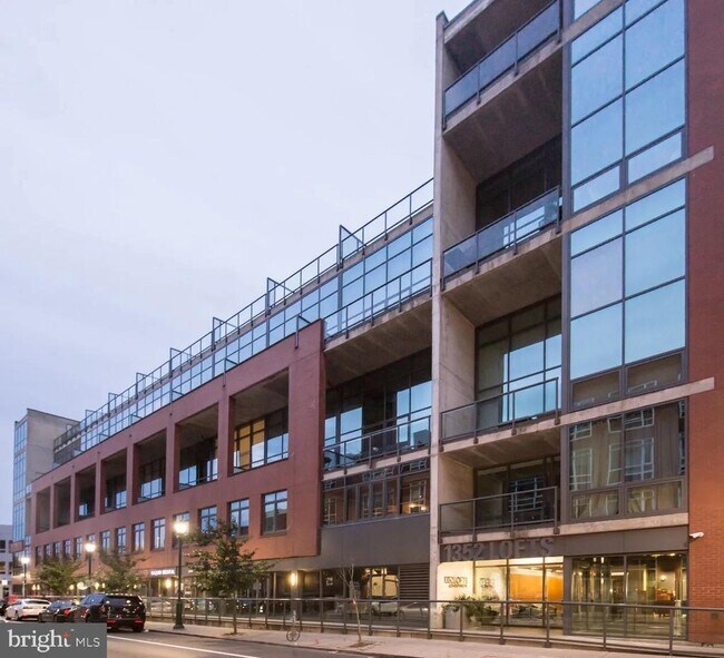 Foto del edificio - 1352 South St