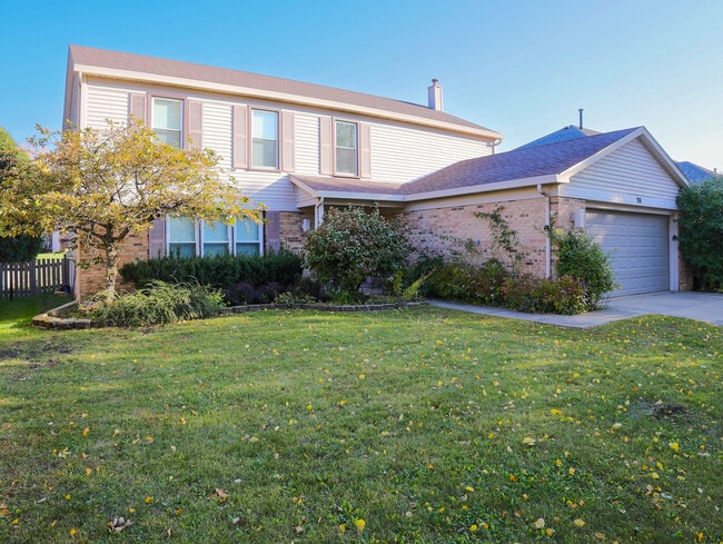 Building Photo - 331 E Fox Hill Dr