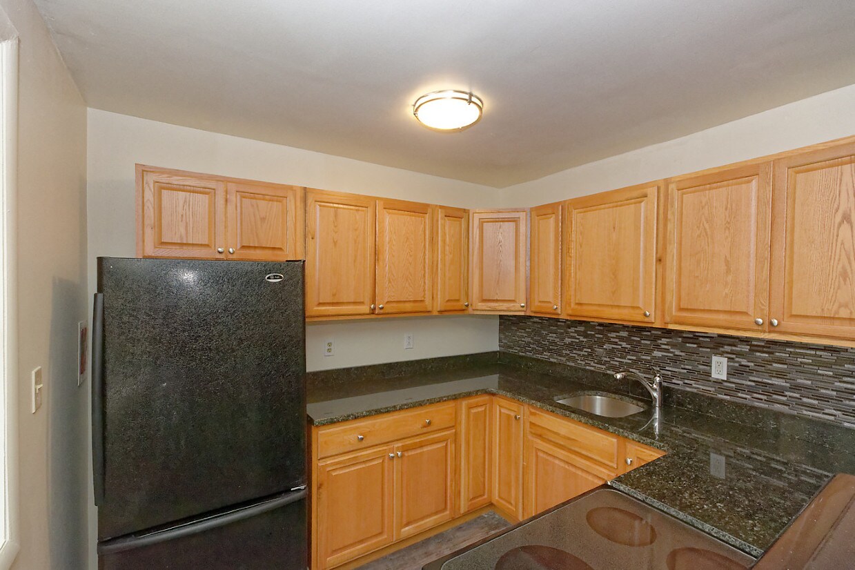 Primary Photo - 78 1st St
