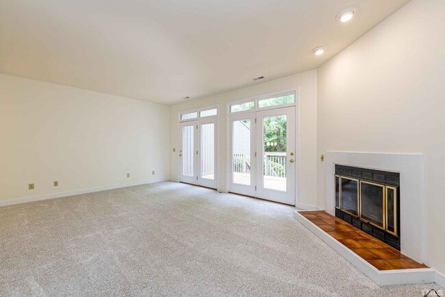 Building Photo - 2 Tilbury Ct
