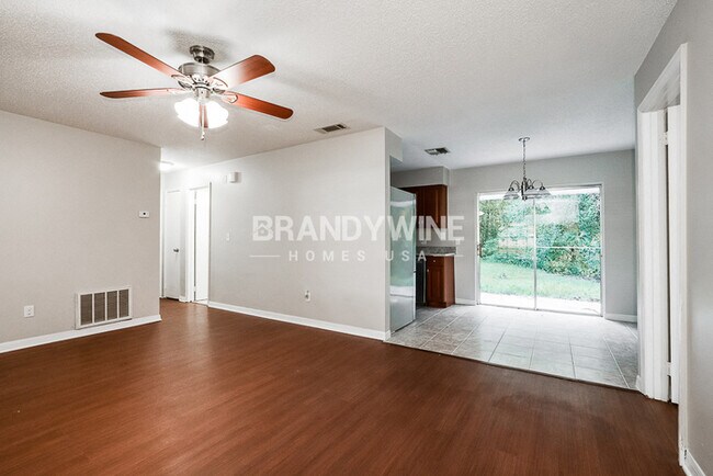 Foto del edificio - 215 Shore Rd