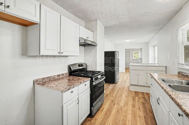 Building Photo - 5013 S Benton Ave