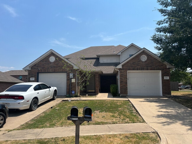 Building Photo - Room in Duplex on W Walton Way
