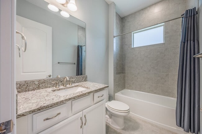 Building Photo - Luxurious 5 Bed/5Bath Home in the Sought-A...