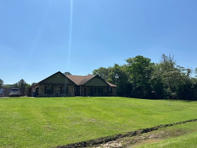 Building Photo - 3 Bedroom Single Family Home in Lufkin/Hud...