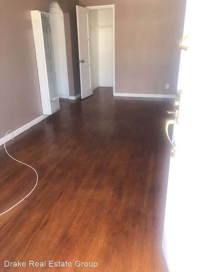 Building Photo - 3600 W 60th St