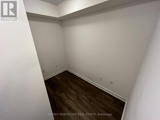 Photo du bâtiment - 100 Eagle Rock Way